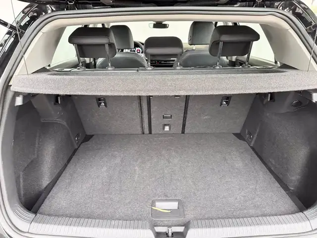 Volkswagen Golf view 12