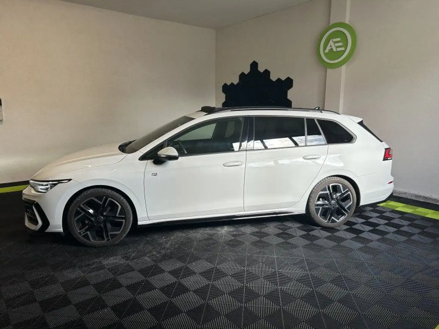 Volkswagen Golf SW VIII 1.5 eTSI Evo2 150ch R-Line DSG7 / TVA RECUPERABLE Weiß - 2
