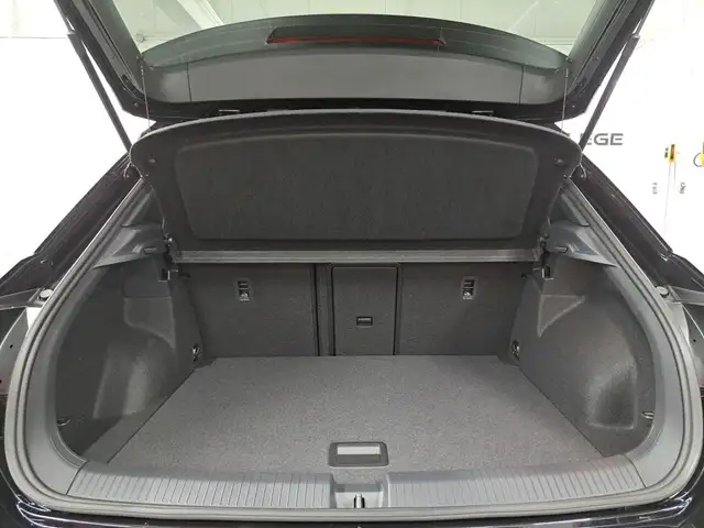 Volkswagen T-Roc view 7
