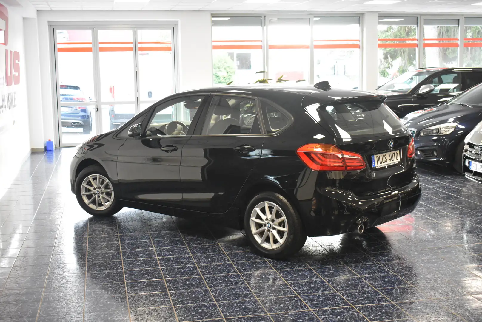 BMW 216 d Advantage Autom Navi LED PDC Schwarz - 2