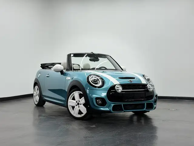Mini Convertible view 3