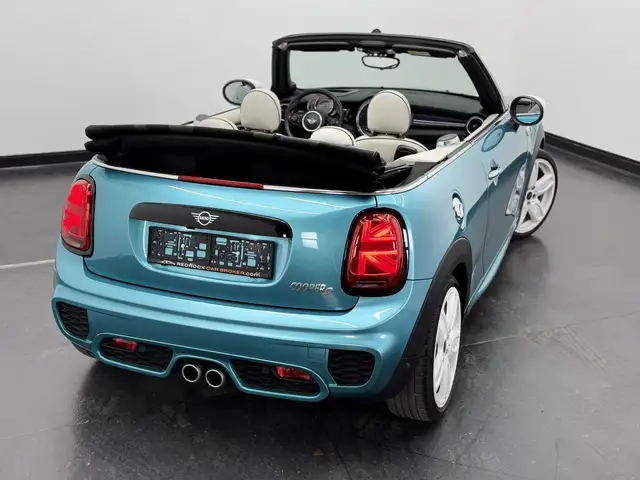 Mini Convertible view 15