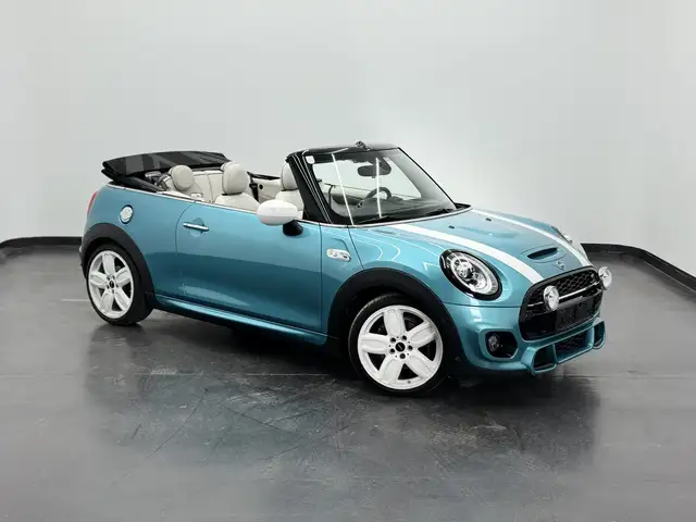 Mini Convertible view 2