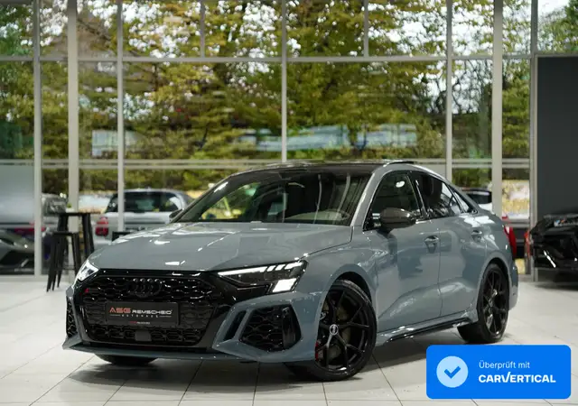 Audi RS3 q. Limousine *1.H *19 *Pano *Carbon *S-AGA