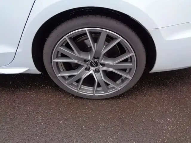 Audi A4 view 6