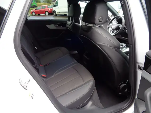 Audi A4 view 10
