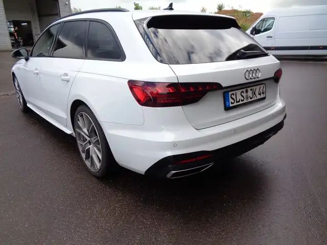 Audi A4 view 5