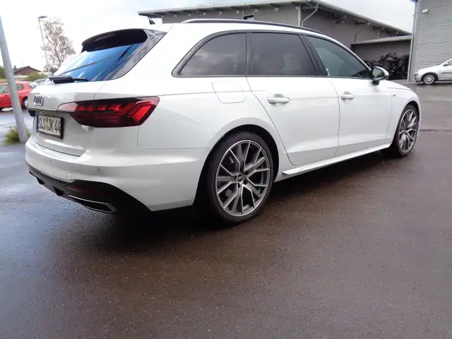 Audi A4 view 4
