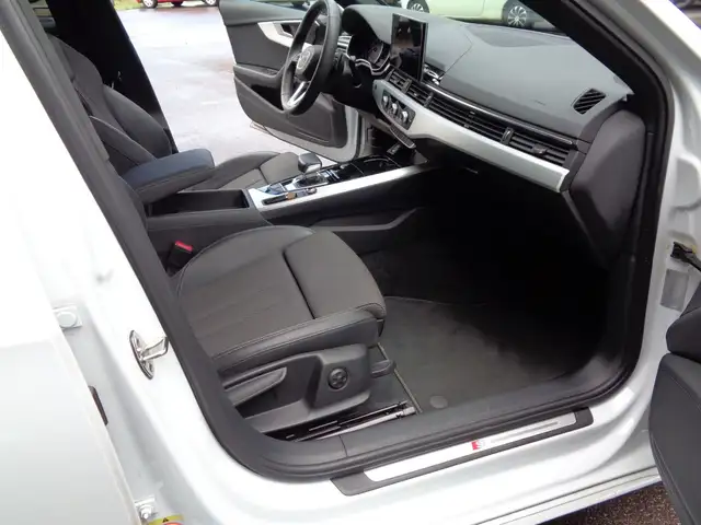 Audi A4 view 11