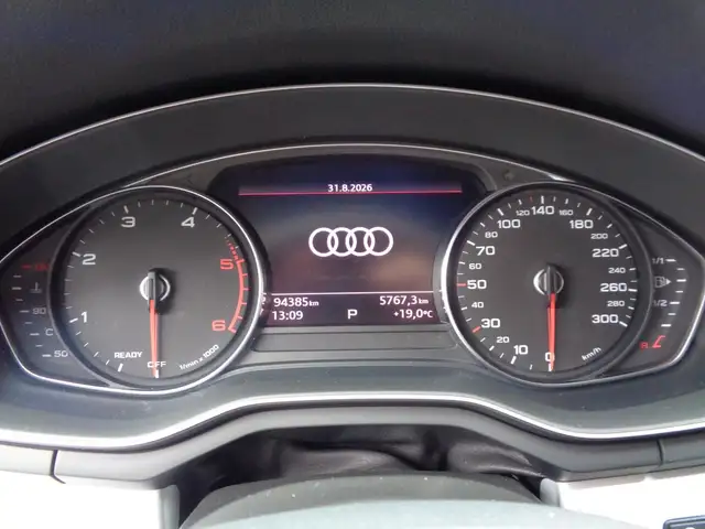 Audi A4 view 14