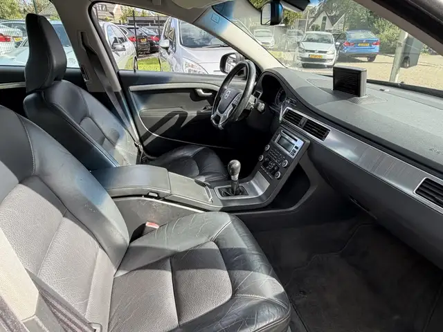 Volvo S80 view 4
