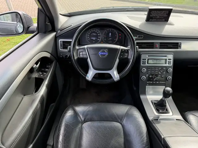 Volvo S80 view 5
