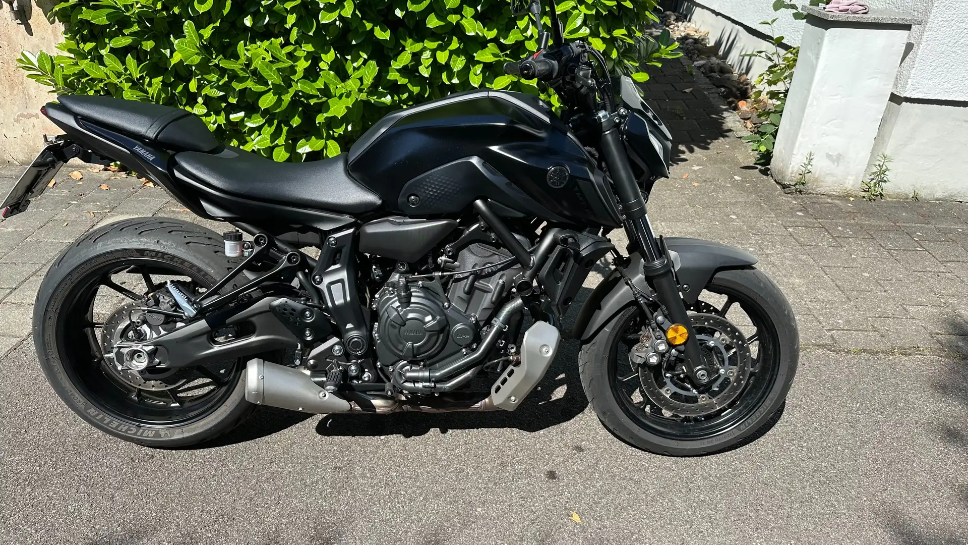 Yamaha MT-07 inkl. Tieferlegung Black - 1