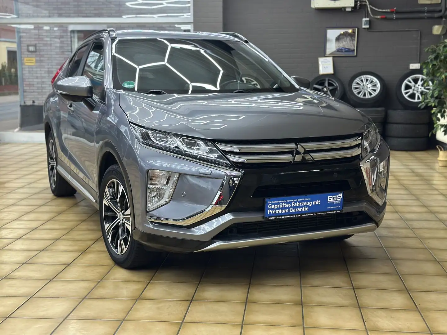 Mitsubishi Eclipse Cross Active+ 4WD*HU/AU* Grau - 1