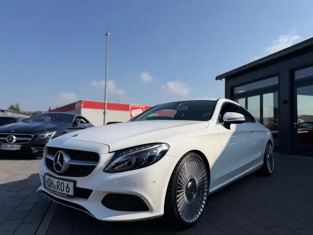 Mercedes-Benz C-Class view 3