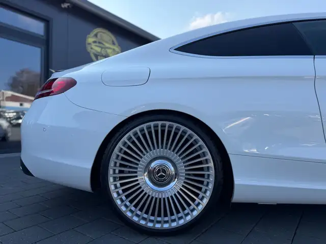 Mercedes-Benz C-Class view 9