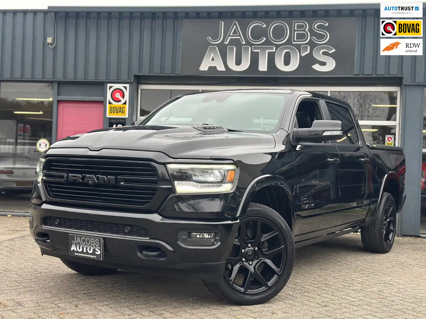 Dodge RAM 1500 5.7 V8 4x4 Crew Cab Laramie Noir - 1
