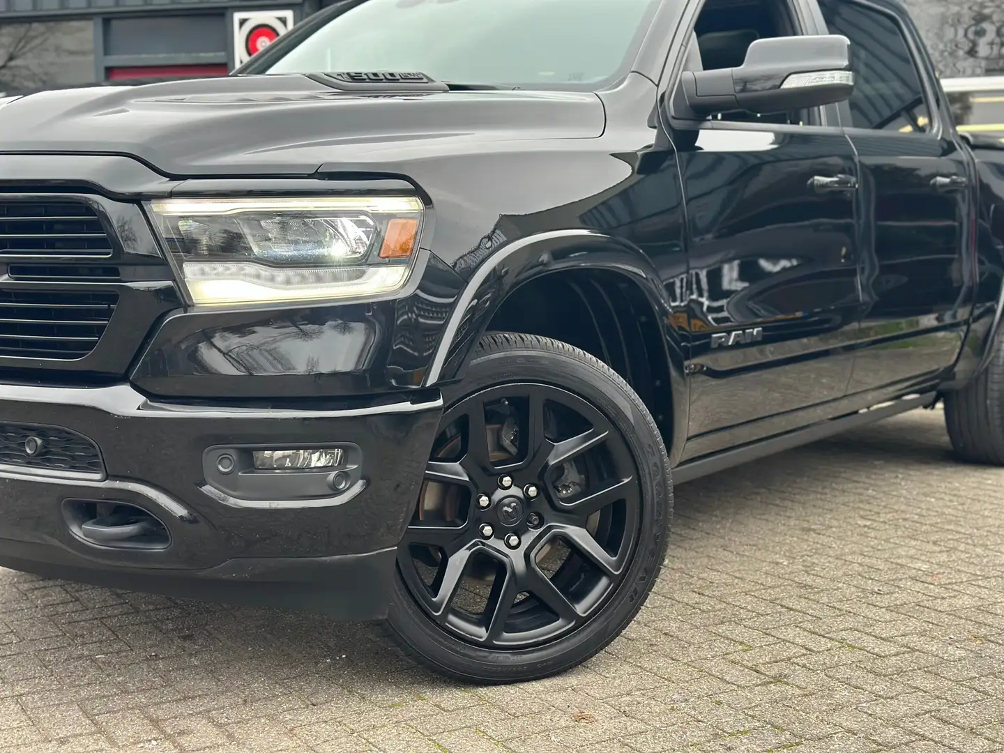 Dodge RAM 1500 5.7 V8 4x4 Crew Cab Laramie Noir - 2