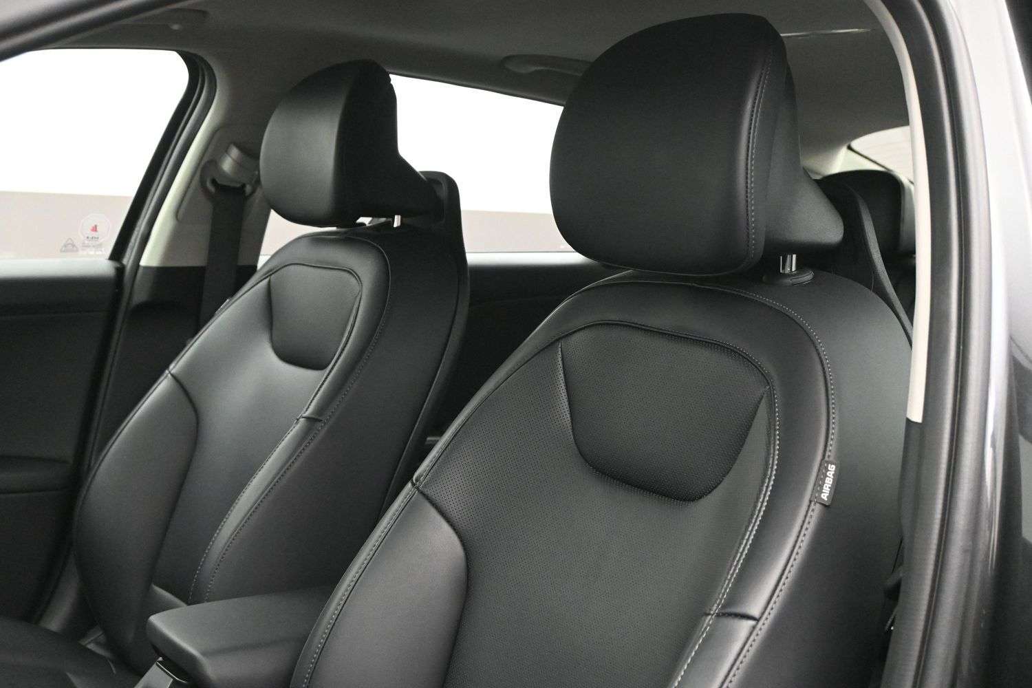 2026 Kia K4 EX Apple Carplay, Climate control, Leather, Heated — photo 1