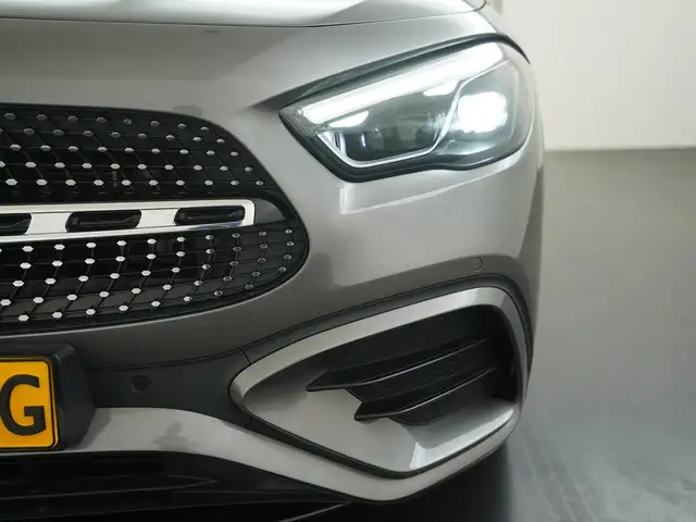 Mercedes-Benz Gla view 26
