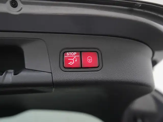 Mercedes-Benz Gla view 30