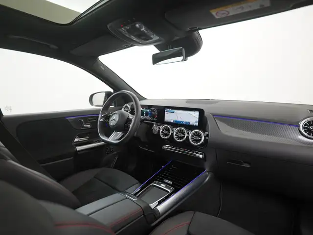 Mercedes-Benz Gla view 2