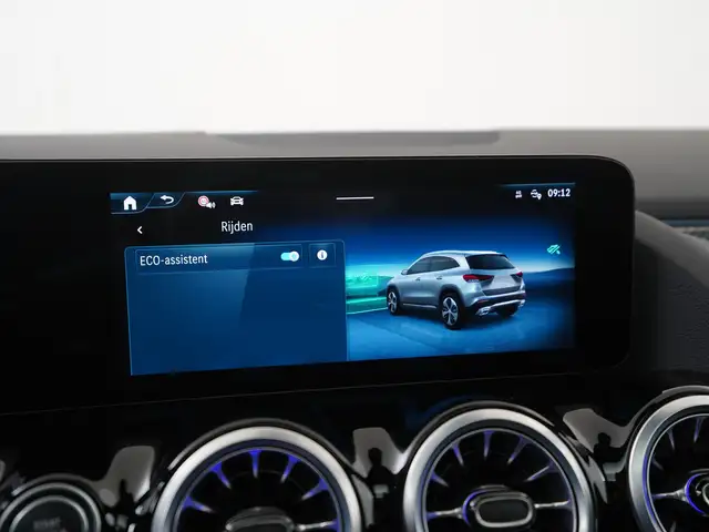 Mercedes-Benz Gla view 22