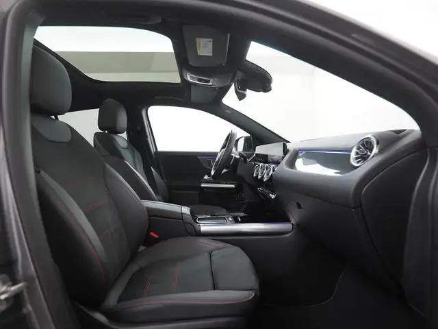 Mercedes-Benz Gla view 3