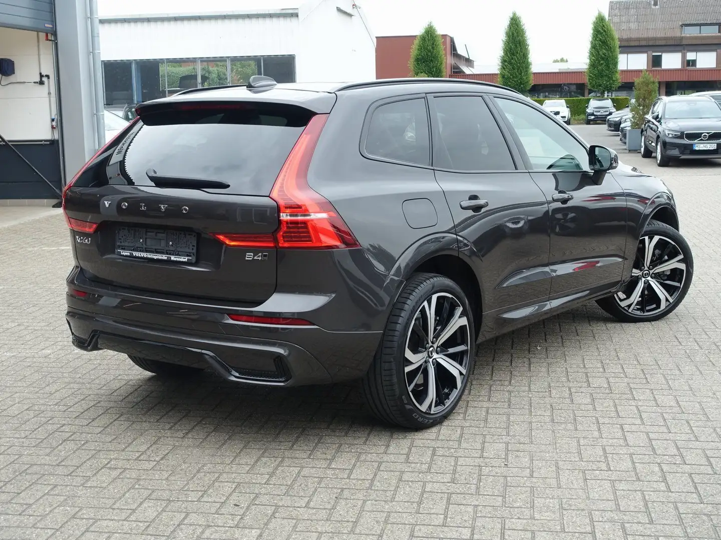 Volvo XC60 B4 AWD Ultimate /Panorama/ Standheizung Grau - 2