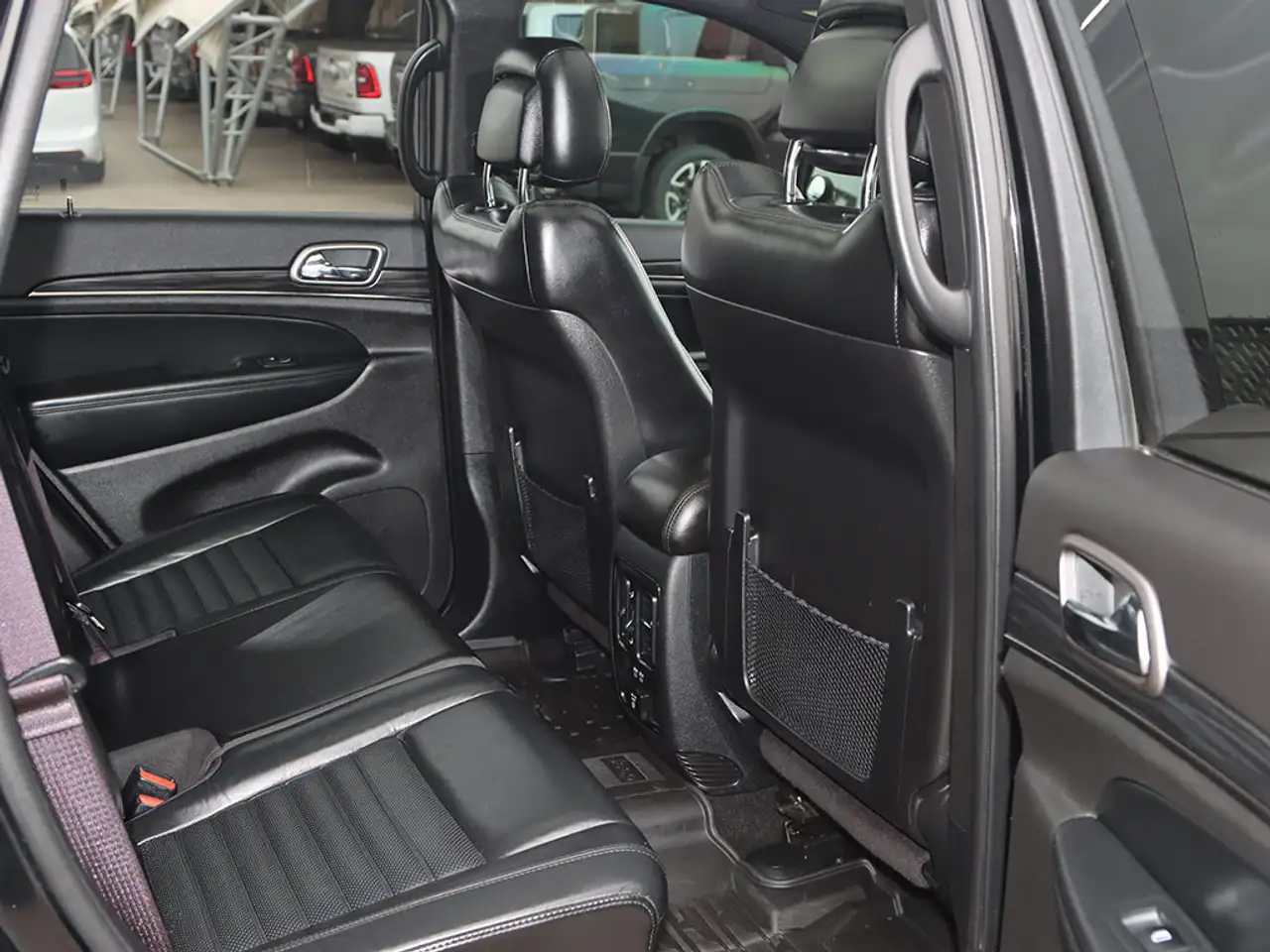 Jeep Grand Cherokee снимка Jeep Grand Cherokee
