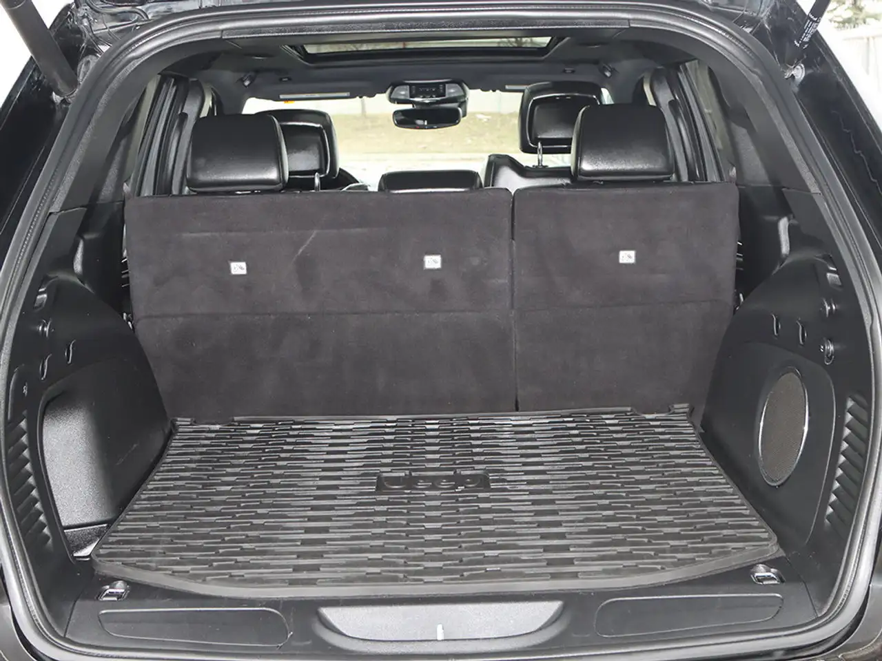 Jeep Grand Cherokee снимка Jeep Grand Cherokee