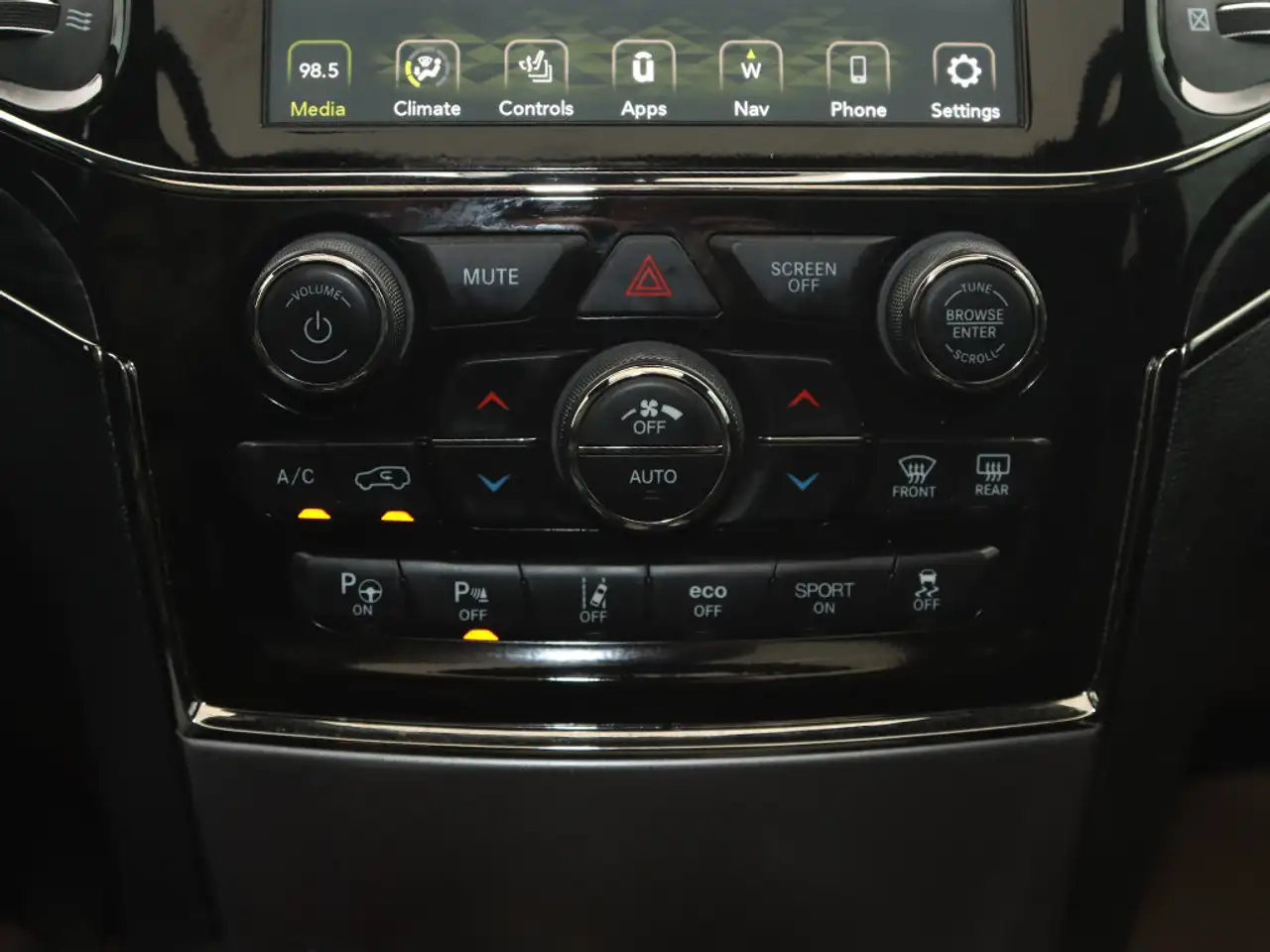Jeep Grand Cherokee снимка Jeep Grand Cherokee