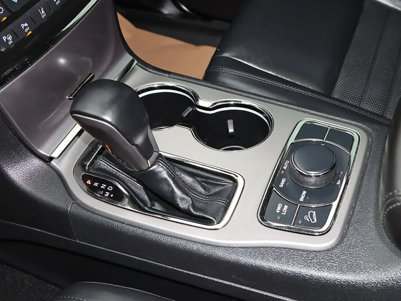 Jeep Grand Cherokee снимка Jeep Grand Cherokee