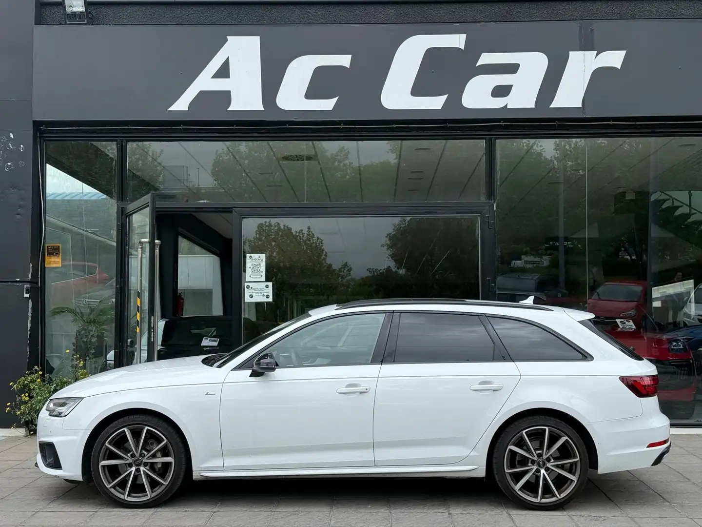 Audi A4 Avant 40 TDI Black line S tronic 140kW Blanco - 1
