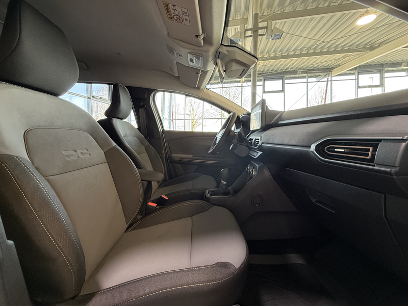 Dacia Jogger Hybrid 140 Extreme 7-Sitzer City Navi SH — photo 15