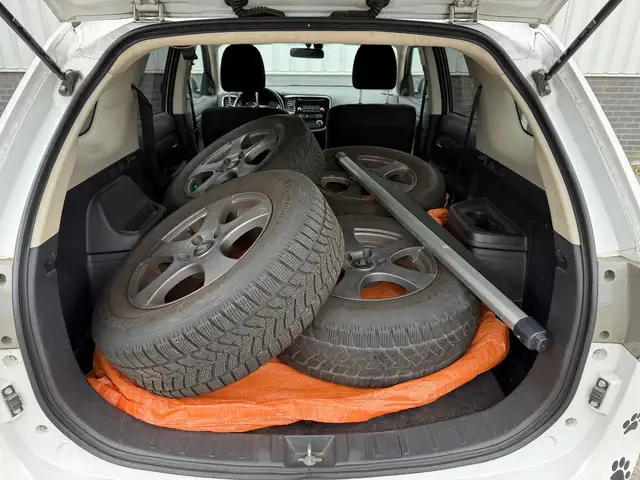 Mitsubishi Outlander view 10