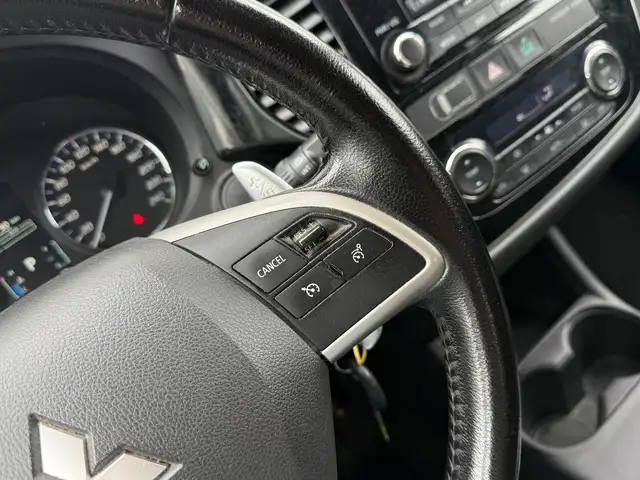 Mitsubishi Outlander view 14