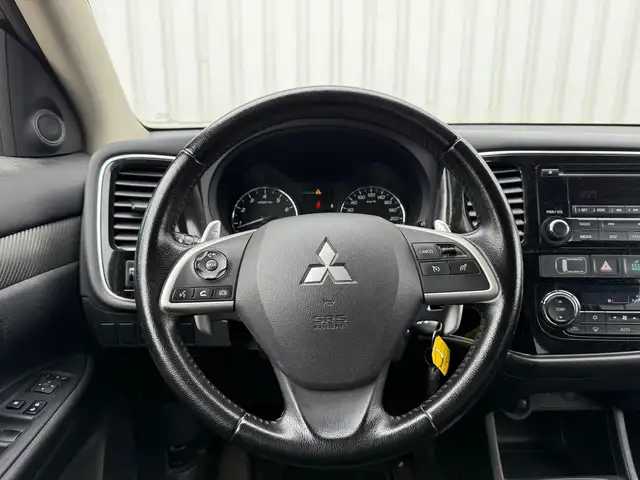Mitsubishi Outlander view 13