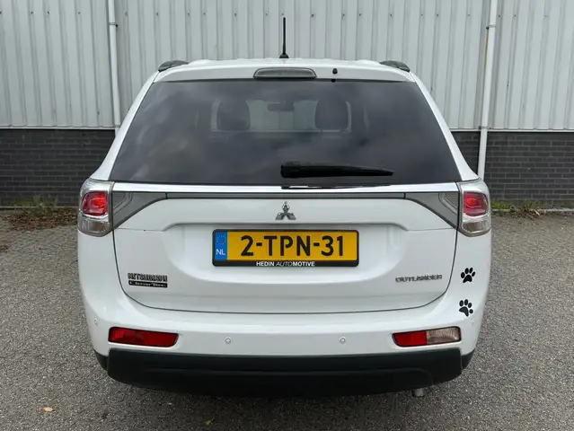 Mitsubishi Outlander view 9