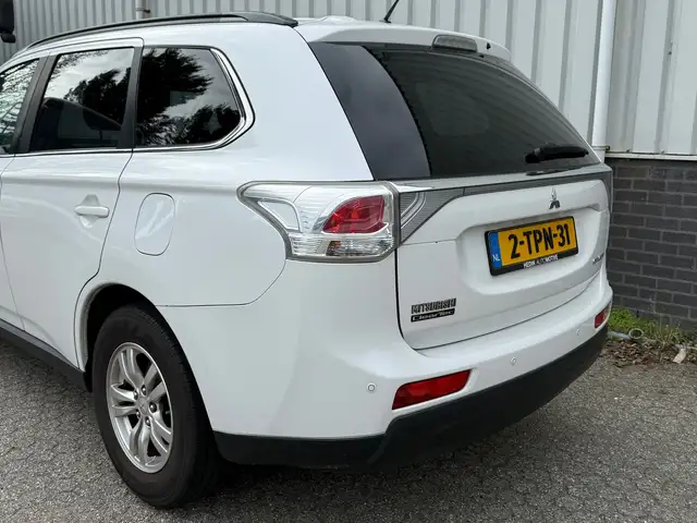 Mitsubishi Outlander view 5