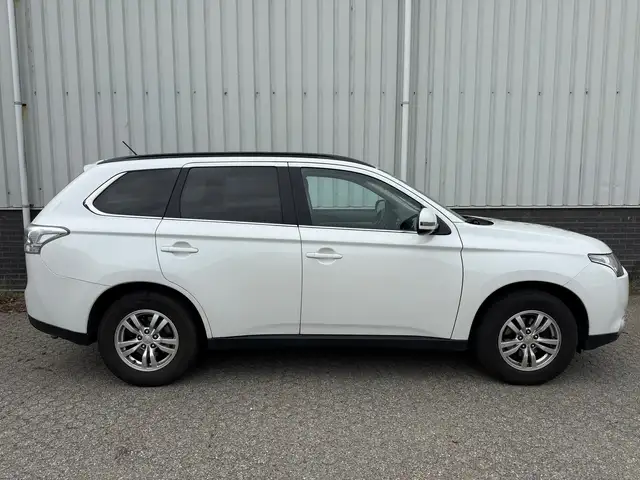 Mitsubishi Outlander view 7