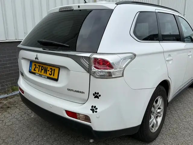 Mitsubishi Outlander view 6