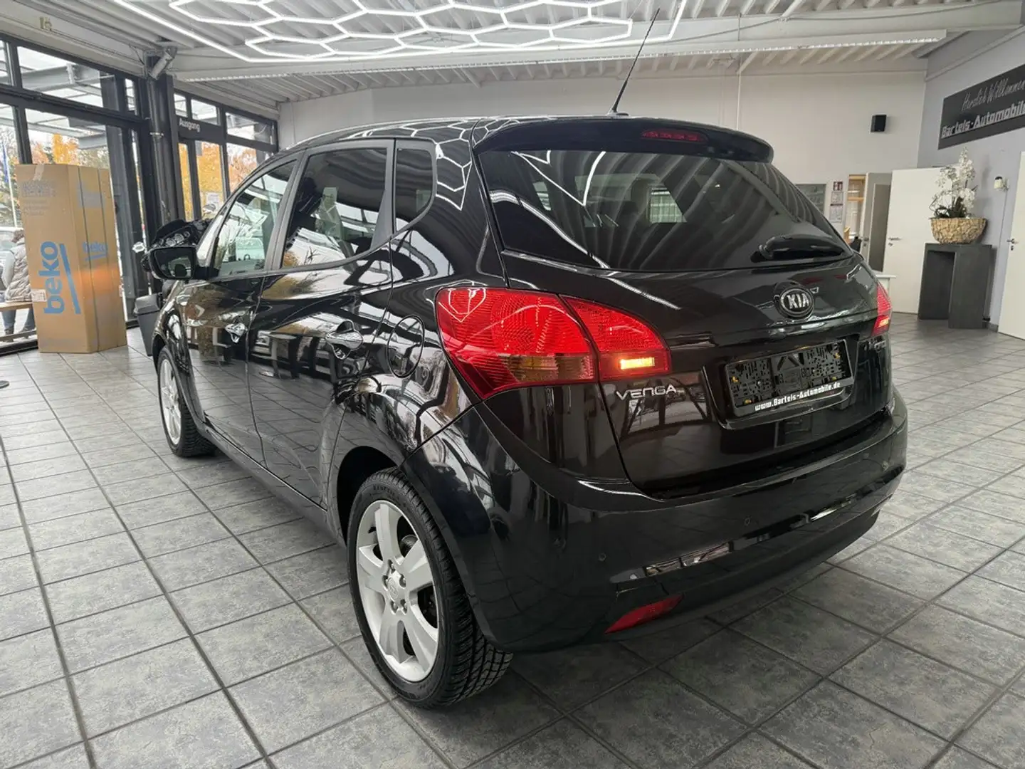 Kia Venga 1.6 CRDI Spirit, Panorama, Navi, Sitzheiz. Zwart - 2