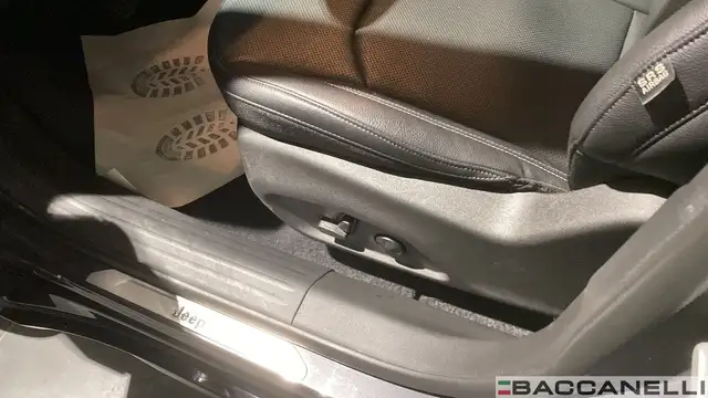 Jeep Compass view 13
