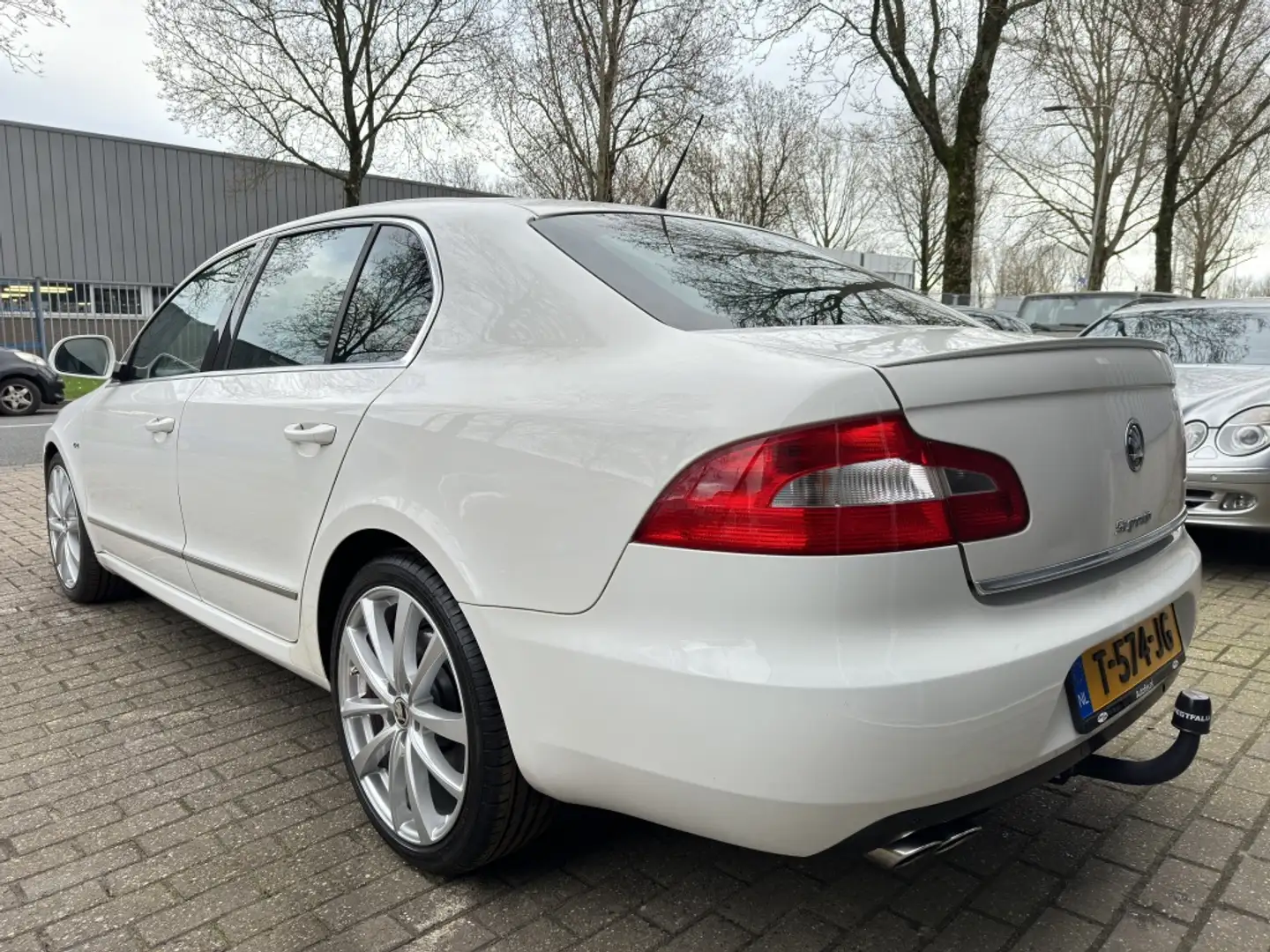 Skoda Superb 3.6 FSI 4x4 DSG/Youngtimer/Trekhaak. Fehér - 2