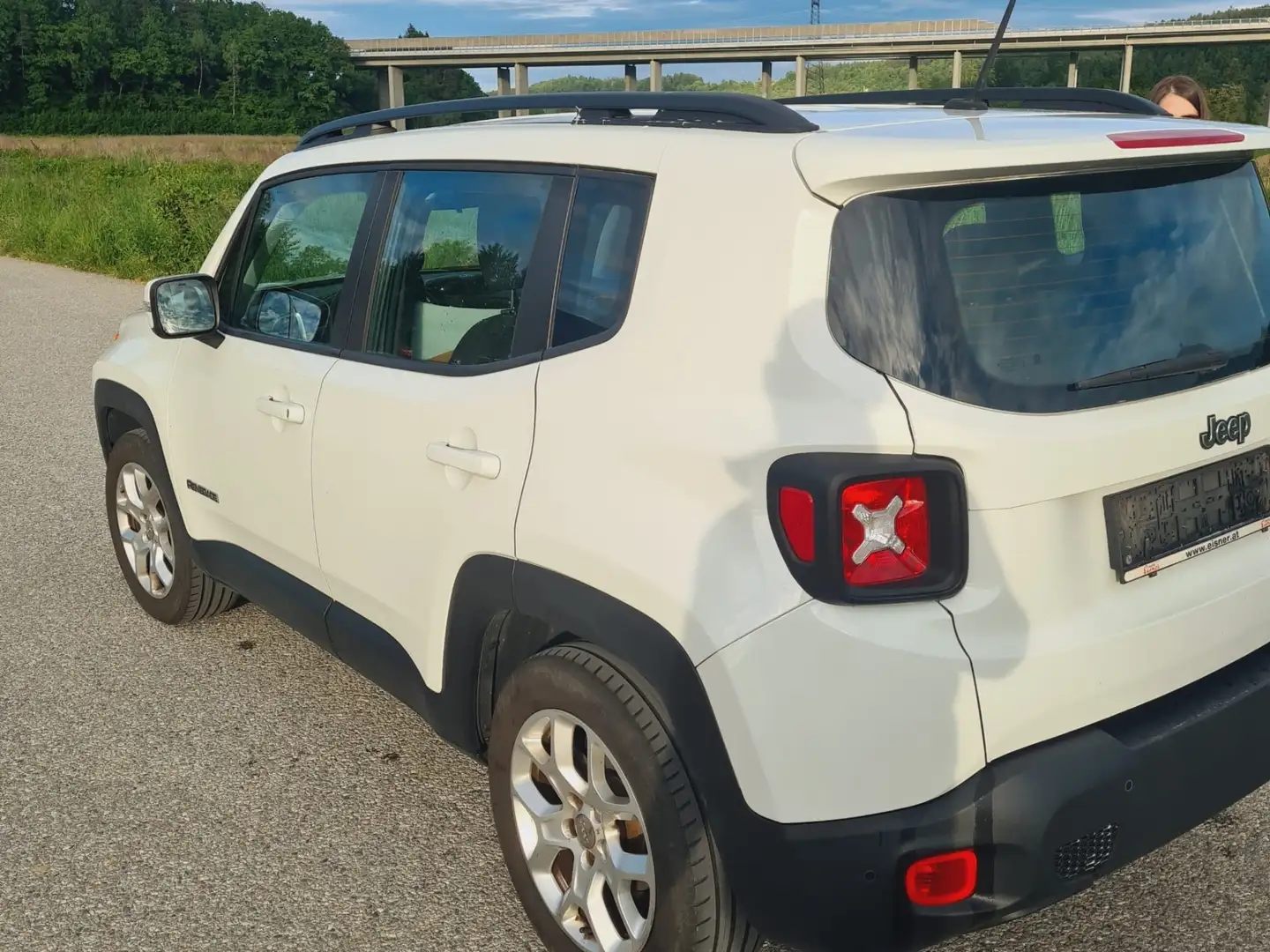 Jeep Renegade 1,6 EtorQ 110 Longitude Weiß - 2