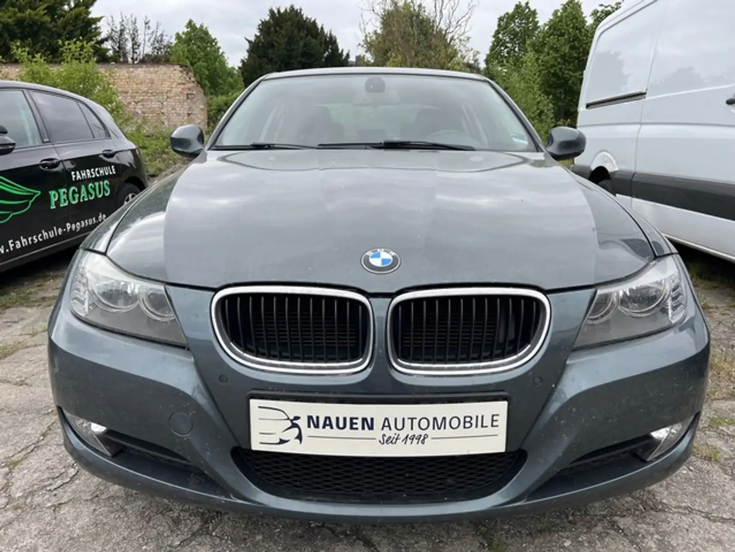 BMW 318 i Limousine Automatik+Klima+PDC+Alus+ Grijs - 2