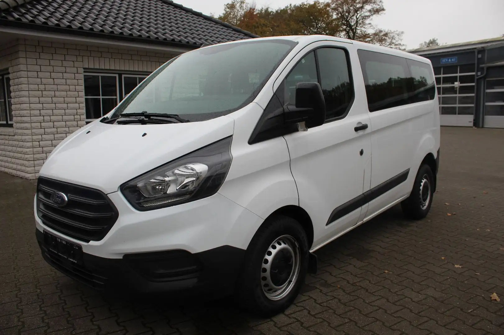 Ford Transit Custom Kombi 320 L1 (9 Sitzer) Weiß - 1