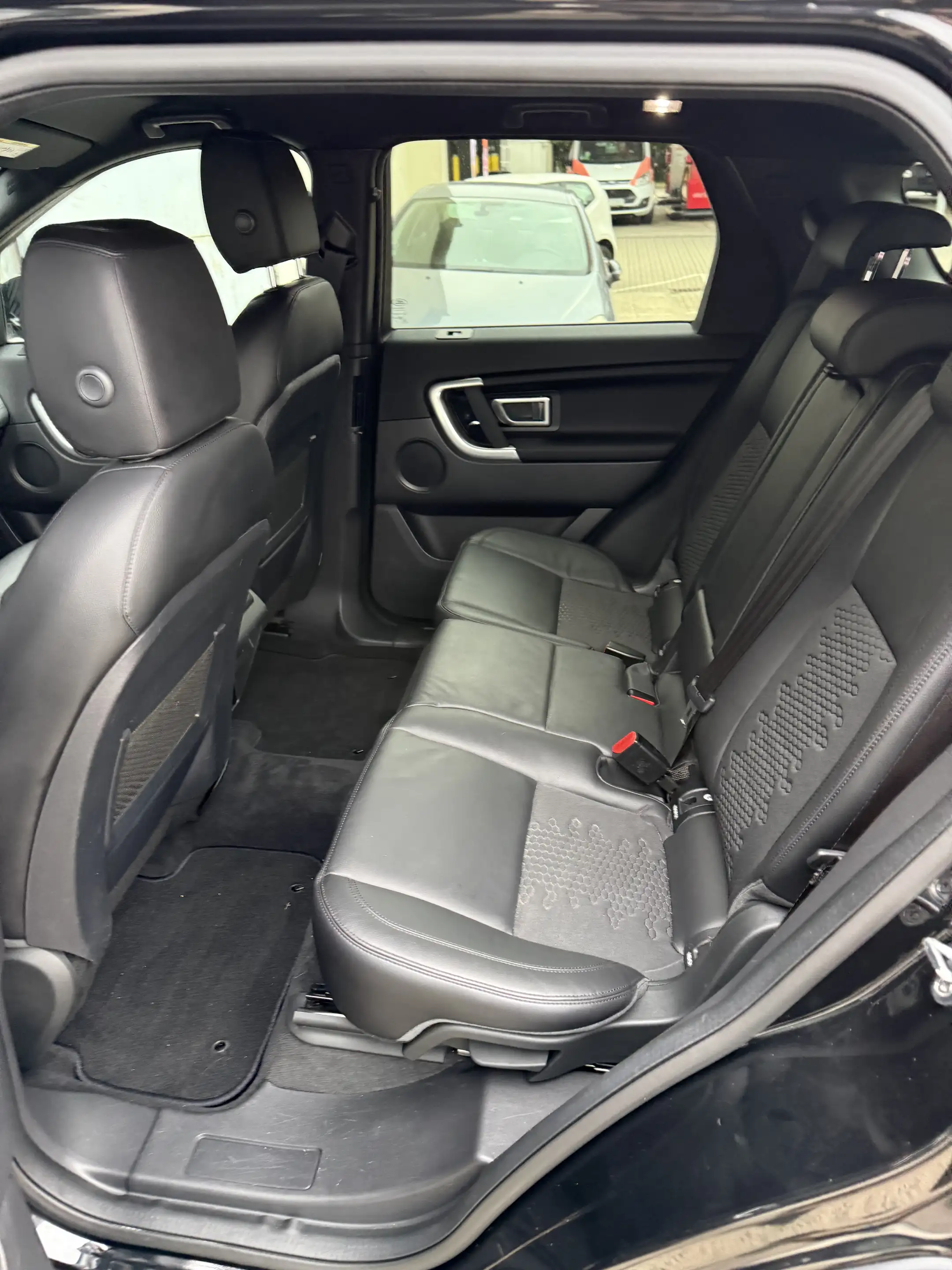 Land Rover Discovery Sport TD4 Aut. Pano, AHK, Verstärkte Steuerkette, 1Hd — photo 15