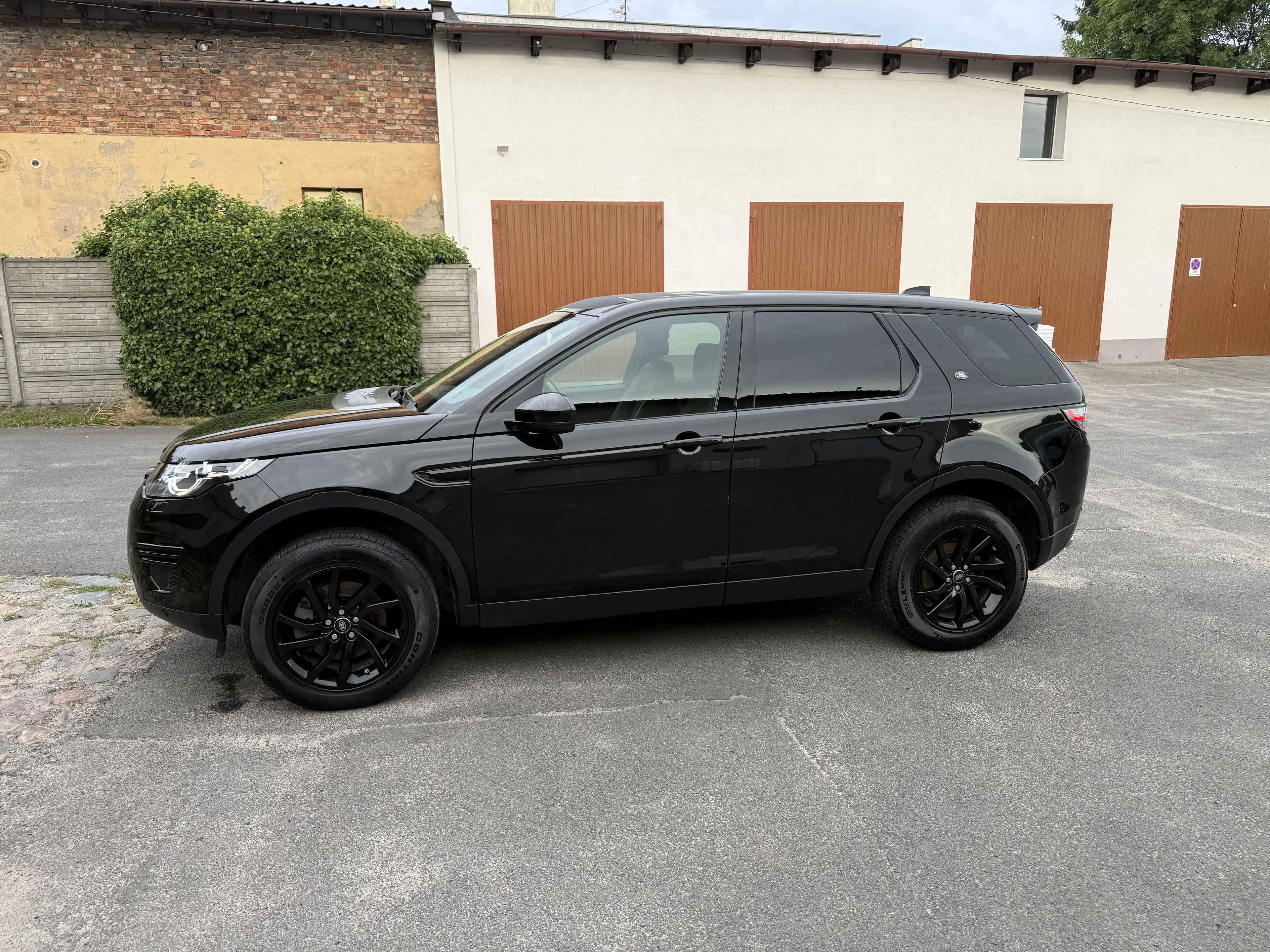 Land Rover Discovery Sport TD4 Aut. Pano, AHK, Verstärkte Steuerkette, 1Hd — photo 2